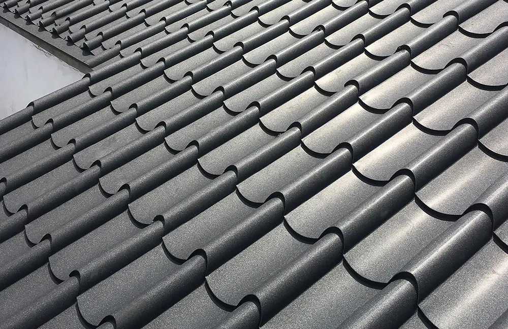  Metal Roof vs Shingles: Advantages That Justify the Upfront Investment